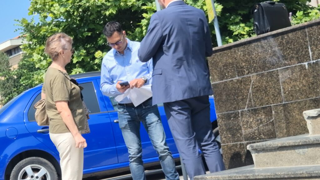 FOTO VIDEO Dosarul vameșului care a înghițit probele DNA rămâne la Constanța UPDATE 5 FOTO VIDEO Dosarul vameșului care a înghițit probele DNA rămâne la Constanța UPDATE cd68a381 1276 41e9 ba00 99a9ccfe06b7