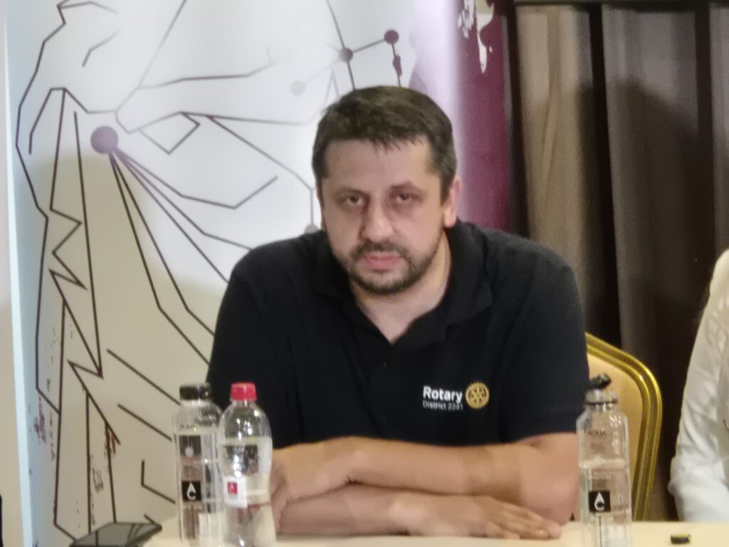 FOTO VIDEO Clubul Rotary Cetatea Tomis și Clubul Rotary Pontus Euxin dezvelesc totemului Rotary și instalează Simbolului Păcii 21 FOTO VIDEO Clubul Rotary Cetatea Tomis și Clubul Rotary Pontus Euxin dezvelesc totemului Rotary și instalează Simbolului Păcii cd947299 c322 4d1e 869f b1f24a92b7b5