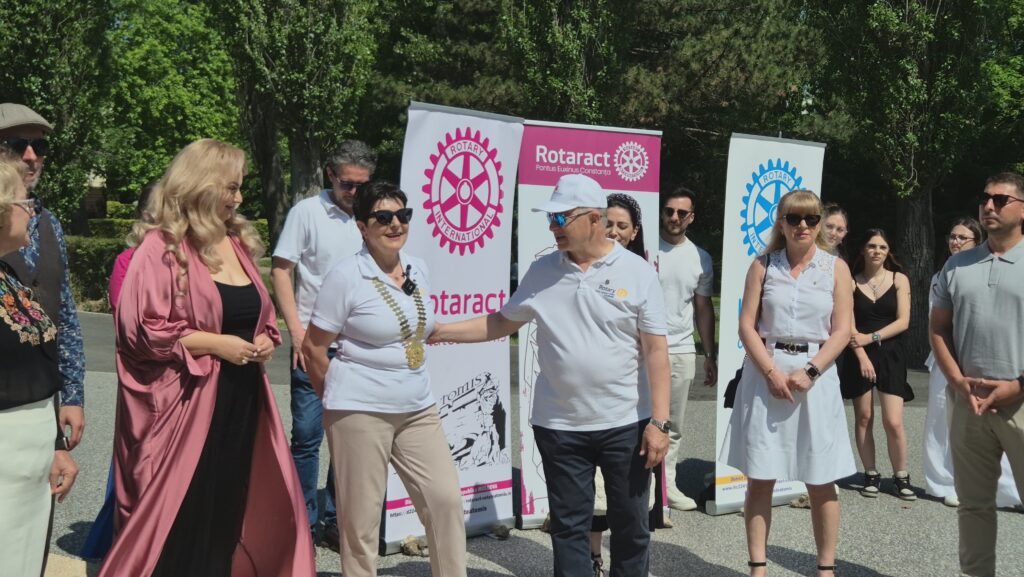 FOTO VIDEO Clubul Rotary Cetatea Tomis și Clubul Rotary Pontus Euxin dezvelesc totemului Rotary și instalează Simbolului Păcii 2 FOTO VIDEO Clubul Rotary Cetatea Tomis și Clubul Rotary Pontus Euxin dezvelesc totemului Rotary și instalează Simbolului Păcii cecbdd73 4022 4e68 a5cb 0e50d94ee74f