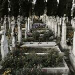 Tentativă bizară de FURT la CIMITIRUL din Baia: Un bărbat a vrut să fure gardul, dar l-a abandonat/ Decizia magistraților cimitir