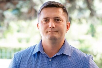 Droguri descoperite sub mașina unui senator USR/ Susține că i-au fost plantate: „Eu sunt cel care mă simt amenințat” ciprian rus