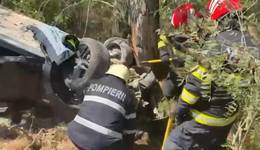 FOTO VIDEO Șocant! O femeie a fost MUTILATĂ într-un accident teribil în Tulcea 3 FOTO VIDEO Șocant! O femeie a fost MUTILATĂ într-un accident teribil în Tulcea cover 3 1