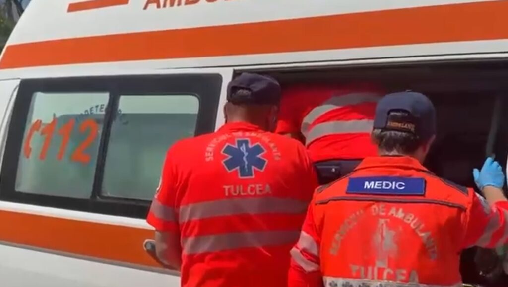 FOTO VIDEO Șocant! O femeie a fost MUTILATĂ într-un accident teribil în Tulcea 2 FOTO VIDEO Șocant! O femeie a fost MUTILATĂ într-un accident teribil în Tulcea cover 4 1