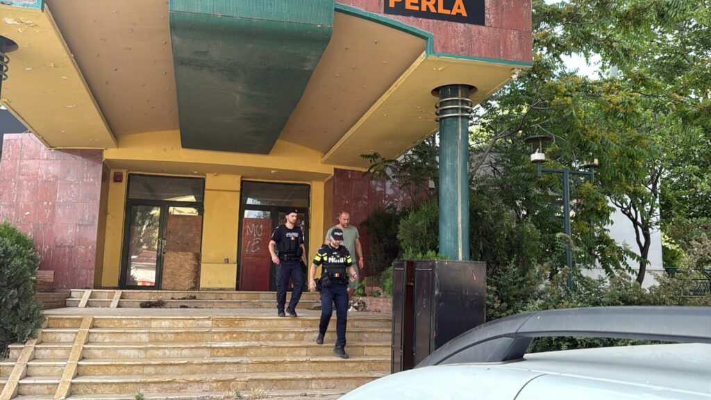 FOTO VIDEO Alertă în Mamaia! Un paznic a tras focuri de armă. Mai multe echipaje de poliție la fața locului 3 FOTO VIDEO Alertă în Mamaia! Un paznic a tras focuri de armă. Mai multe echipaje de poliție la fața locului d4e9c496 760d 414e 97b8 11de64f385cd