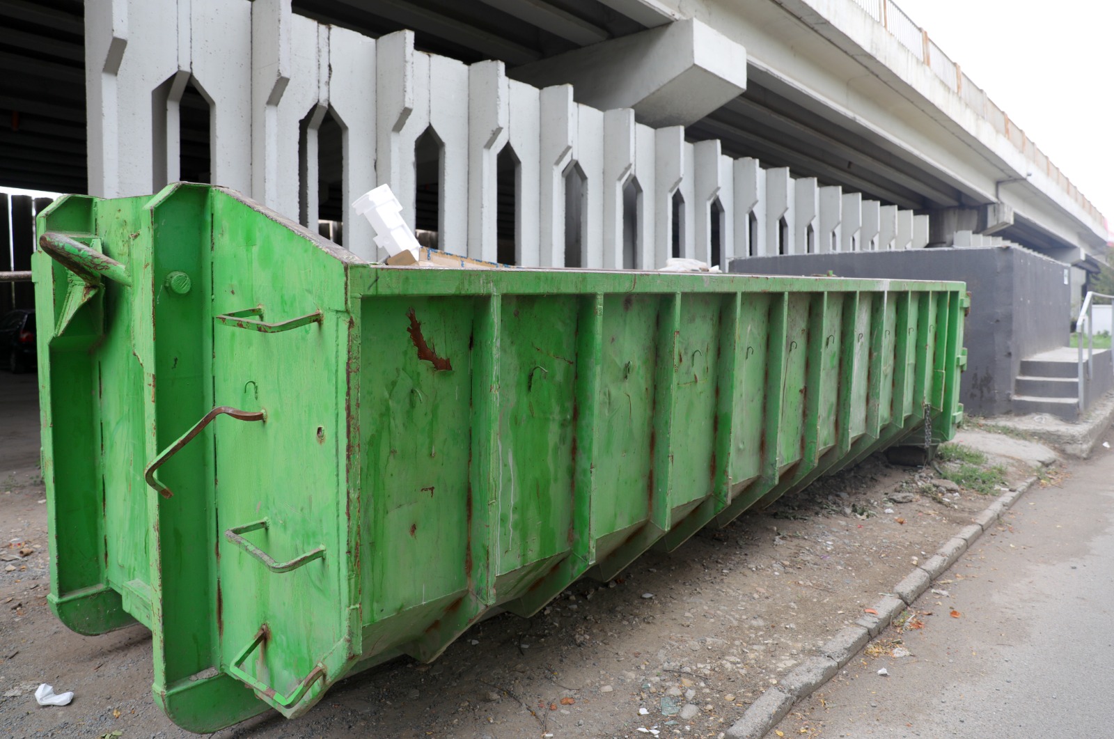 Containerele speciale pentru deșeuri voluminoase, amplasate în cartierele Brătianu și Inel II deseuri voluminoase
