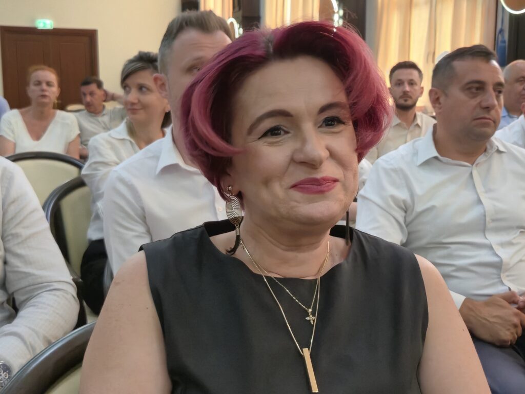 FOTO VIDEO Cristian Popescu Piedone susține că nu a vorbit cu primarul Chițac pentru a-l detașa disciplinar pe Horia Constantinescu LIVE TEXT 5 FOTO VIDEO Cristian Popescu Piedone susține că nu a vorbit cu primarul Chițac pentru a-l detașa disciplinar pe Horia Constantinescu LIVE TEXT dfb07c12 c8ac 4711 8f0e b3f04004919f