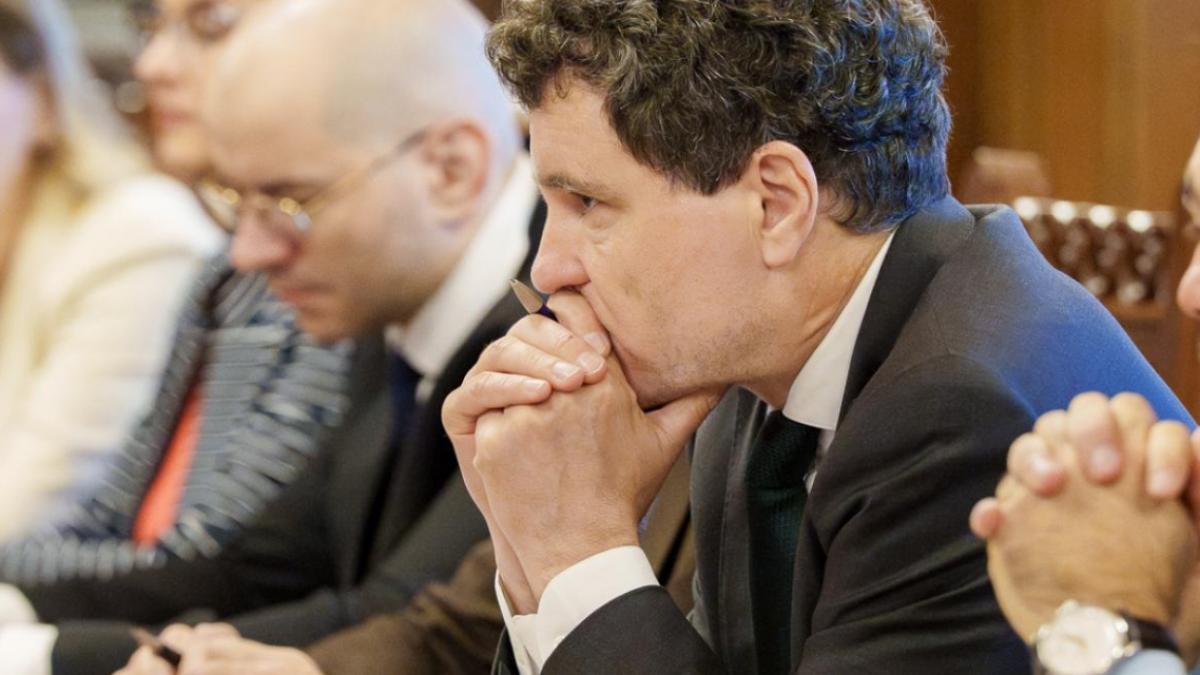 Discuții la Cotroceni despre măsurile economice. La finalul zilei este așteptat un draft cu taxe și impozite care vor fi plătite de români discutii la cotroceni despre masurile economice la finalul zilei asteptat un draft cu taxe si impozite care vor fi platite de romani 979204