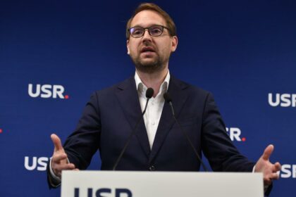 Dominic Fritz este noul președinte al USR. A obținut peste 60% din voturi dominic fritz este noul presedinte al usr a obtinut peste 60 din voturi 980502