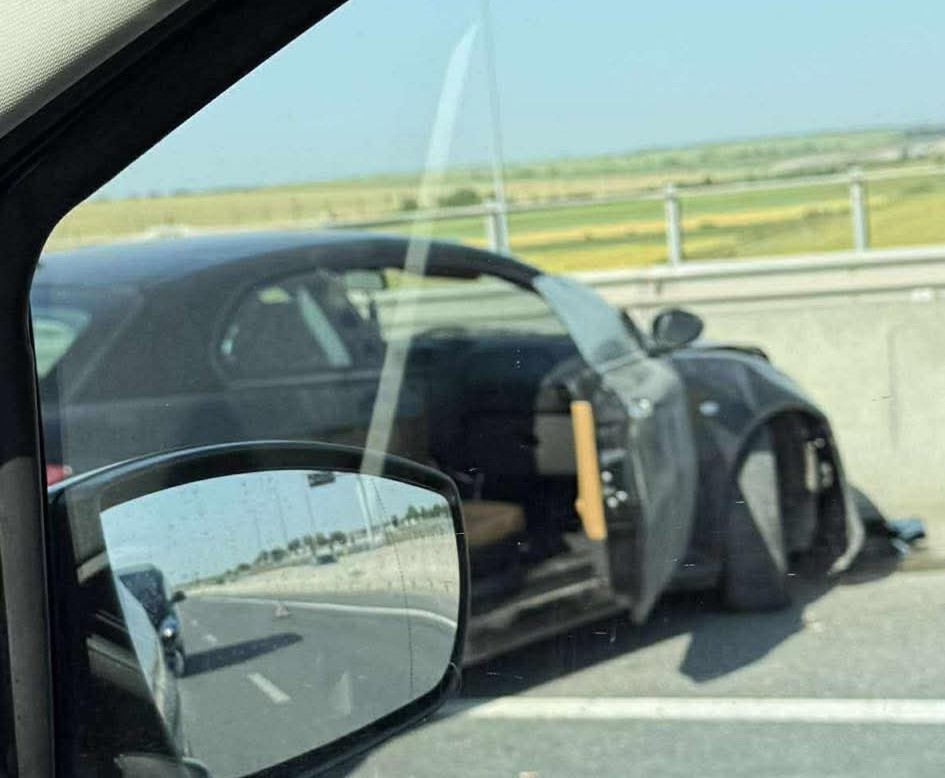 Accident rutier pe Autostrada A4: O mașină a intrat în parapet e3e3828c 90be 4d51 aaf6 4f28ef73ebe6
