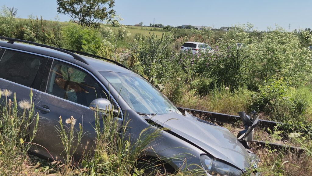 FOTO VIDEO Accident feroviar! O mașină a fost lovită de tren, în Tomis Plus 3 FOTO VIDEO Accident feroviar! O mașină a fost lovită de tren, în Tomis Plus e764cba6 a811 47c6 9248 d6816fc1db14