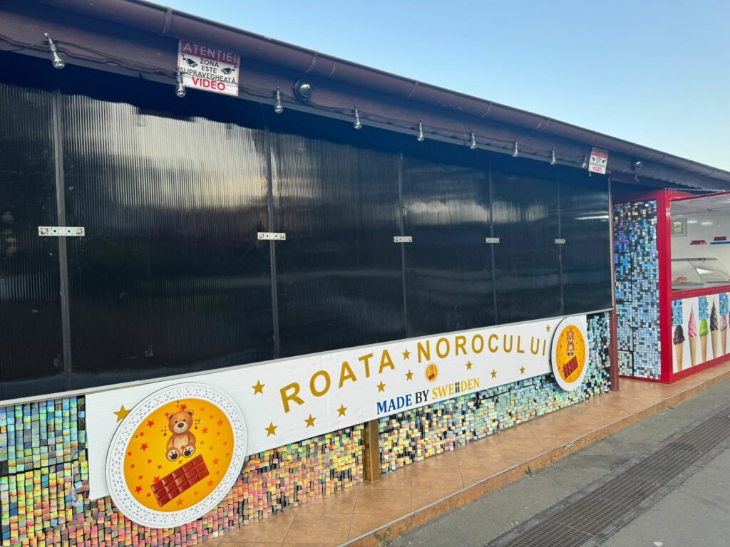 FOTO-VIDEO La final de iunie, Satul de Vacanță din Mamaia îi întâmpină pe turiști cu gropi și lacăte pe uși 4 FOTO-VIDEO La final de iunie, Satul de Vacanță din Mamaia îi întâmpină pe turiști cu gropi și lacăte pe uși e9779d73 0aa6 497b 82a7 9a22e637dc3a