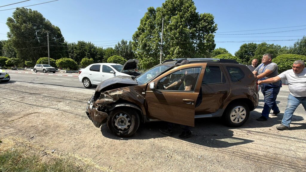 FOTO VIDEO Accident GRAV între DOUĂ camioane și CINCI mașini printre care una de la MAI, în Mihail Kogălniceanu/ A intervenit elicopterul SMURD UPDATE 15 FOTO VIDEO Accident GRAV între DOUĂ camioane și CINCI mașini printre care una de la MAI, în Mihail Kogălniceanu/ A intervenit elicopterul SMURD UPDATE ea01ca7b 1d04 4716 b177 19935f36bd34