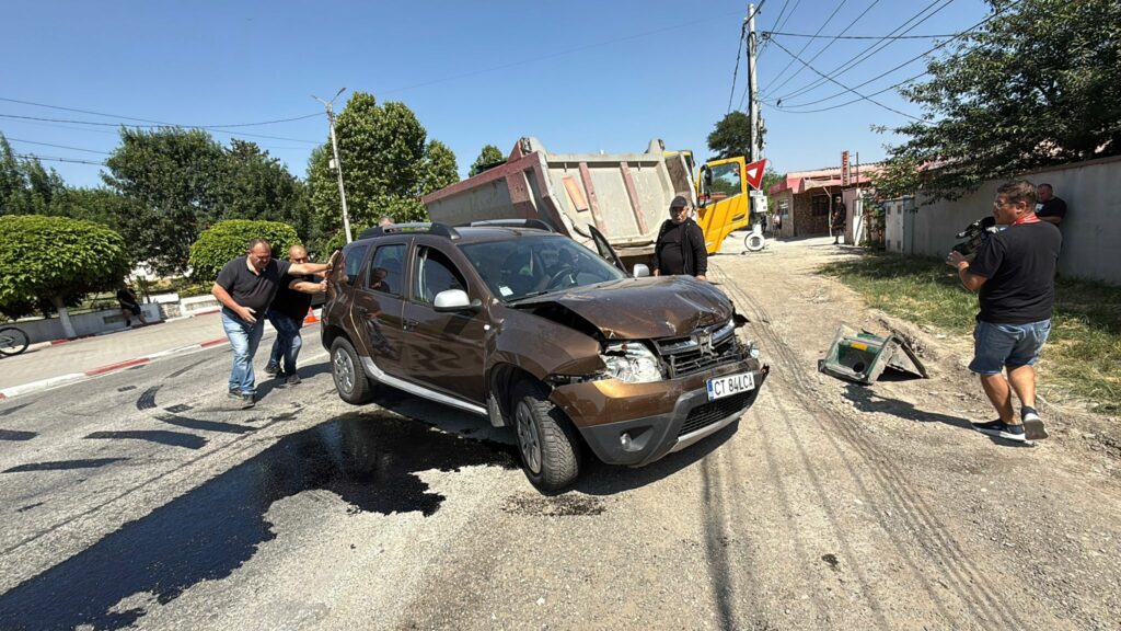 FOTO VIDEO Accident GRAV între DOUĂ camioane și CINCI mașini printre care una de la MAI, în Mihail Kogălniceanu/ A intervenit elicopterul SMURD UPDATE 3 FOTO VIDEO Accident GRAV între DOUĂ camioane și CINCI mașini printre care una de la MAI, în Mihail Kogălniceanu/ A intervenit elicopterul SMURD UPDATE eb23188b e097 4251 8ebe 8f95c96112ba