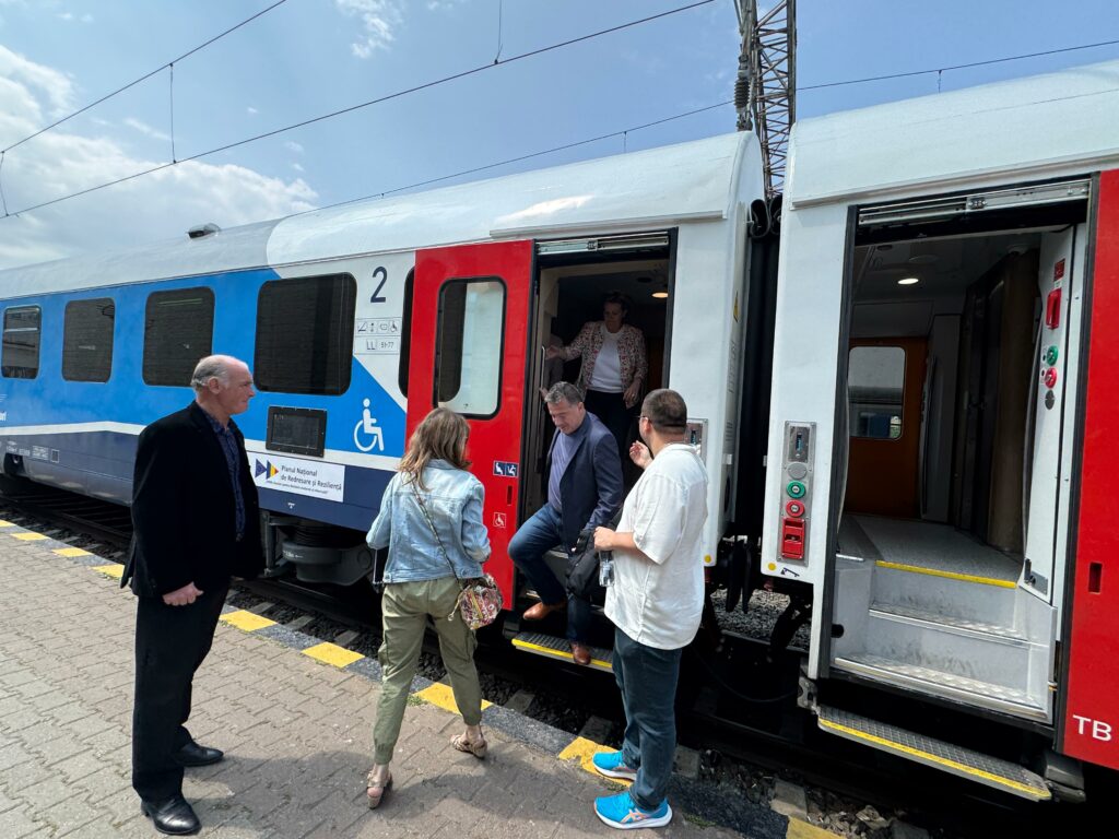FOTO VIDEO Directorul CFR Călători a venit cu Trenul Soarelui la Constanța/ A fost lansat programul estival UPDATE 24 FOTO VIDEO Directorul CFR Călători a venit cu Trenul Soarelui la Constanța/ A fost lansat programul estival UPDATE fa172975 6423 427d ab76 e94d95172eab