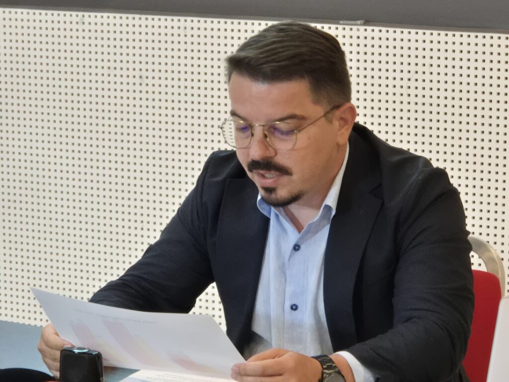 FOTO VIDEO Replica lui Andrei Talpeș, fostul director al CSM Constanța, la acuzațiile aduse de primarul Chițac și actuala conducere: „Ochiuleț a avut venituri din pariuri sportive” 5 FOTO VIDEO Replica lui Andrei Talpeș, fostul director al CSM Constanța, la acuzațiile aduse de primarul Chițac și actuala conducere: „Ochiuleț a avut venituri din pariuri sportive” fd866650 70b0 4c8a b1aa 2c4ebb87a0b6