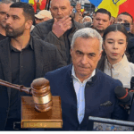 Călin Georgescu, de la favorit în alegeri la inculpat pentru propagandă legionară/ Cum s-a prăbușit candidatul antisistem sub greutatea propriilor idei furtavocatmediere