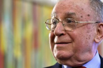 OFICIAL Ion Iliescu a fost diagnosticat cu cancer pulmonar ion iliescu are cancer anunta medicii 981087