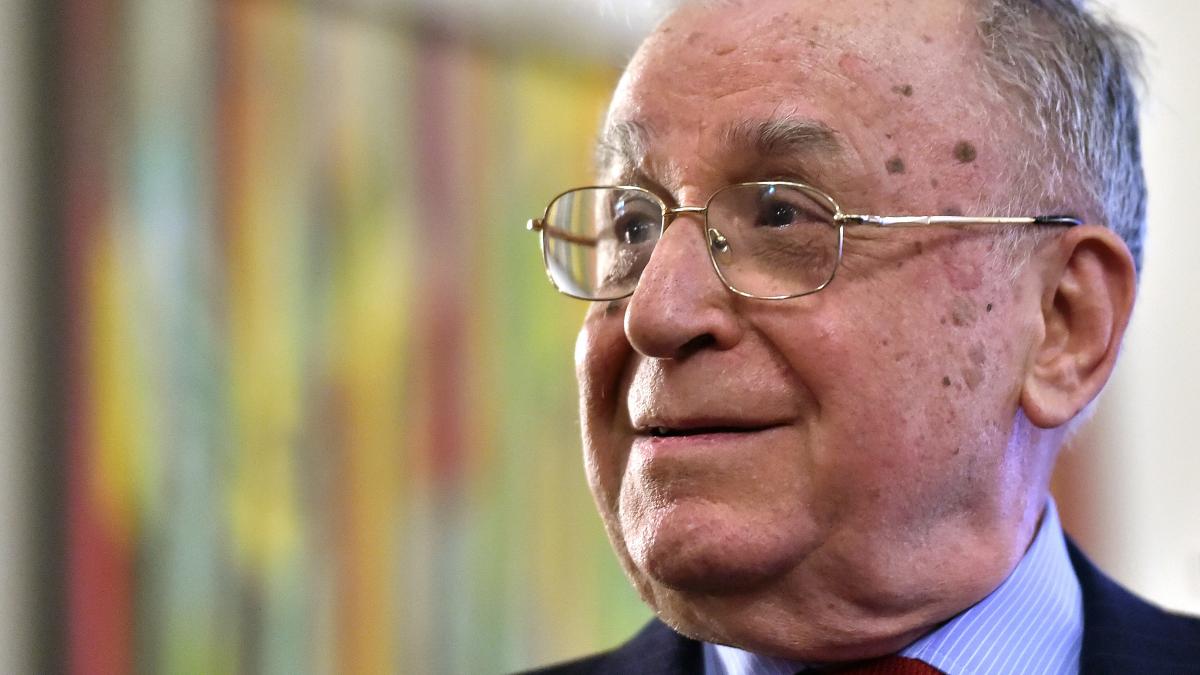 OFICIAL Ion Iliescu a fost diagnosticat cu cancer pulmonar ion iliescu are cancer anunta medicii 981087