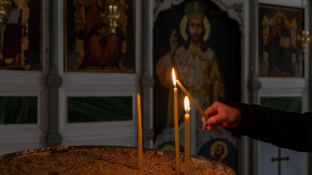 Lunea Sfântului Duh, sărbătoare cu cruce roșie în a doua zi de Rusalii. Tradiții și semnificație lunea sfantului duh sarbatoare cu cruce rosie in a doua zi de rusalii traditii si semnificatie 978332