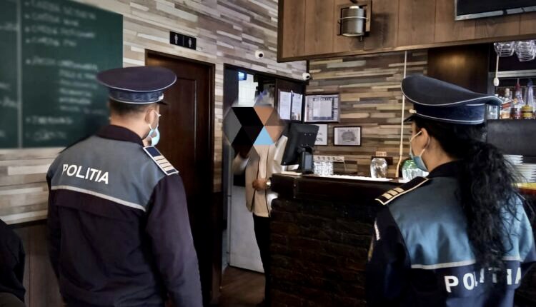 Foc de armă într-un bar din județul Constanța/ Condamnat pentru că a tras cu pistolul după un schimb de replici cu un grup de clienți 2 Foc de armă într-un bar din județul Constanța/ Condamnat pentru că a tras cu pistolul după un schimb de replici cu un grup de clienți politie bar