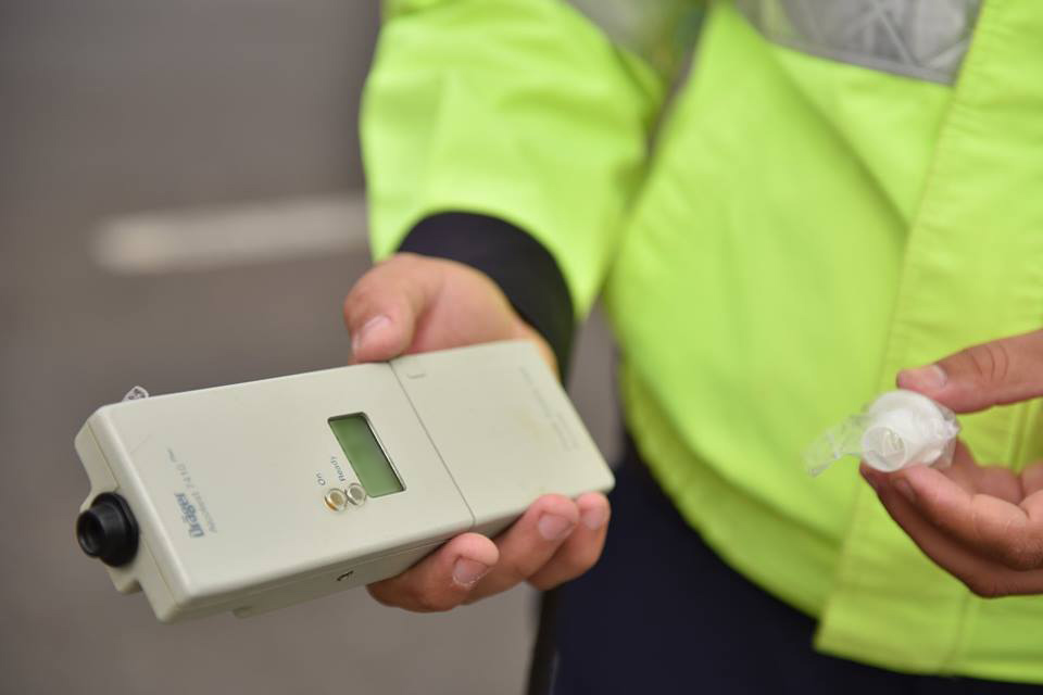 Șoferi sub influența alcoolului, depistați de polițiști în Eforie, Hârșova și Medgidia politie etilotest 02 3