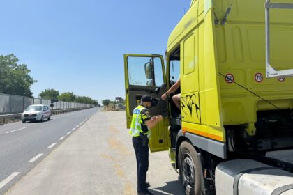 Acțiune pentru siguranța transporturilor de mărfuri/ Polițiștii constănțeni au aplicat zeci de sancțiuni razii transportur
