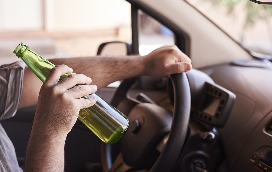 Un șofer beat a fost depistat de polițiști în Valu lui Traian sofer beat 900x570 1