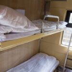 O firmă constănțeană va spăla lenjeriile de pat din vagoanele de dormit și cușete de la CFR Călători vagon dormit