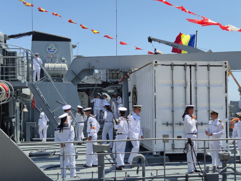 FOTO VIDEO Ministrul Apărării, prezent la preluarea de către România a comenzii Grupului operativ pentru combaterea minelor marine din Marea Neagră 26 FOTO VIDEO Ministrul Apărării, prezent la preluarea de către România a comenzii Grupului operativ pentru combaterea minelor marine din Marea Neagră 01ac4d77 0ee4 4eff a0ed 57c82e49d7fa