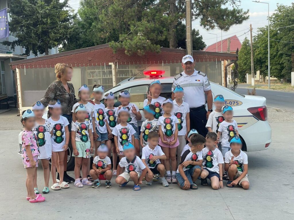 FOTO Copiii din comuna Cogealac s-au întâlnit cu polițiștii IPJ Constanța 2 FOTO Copiii din comuna Cogealac s-au întâlnit cu polițiștii IPJ Constanța 098101bf 4b6d 48a6 941f 785e0eaccdec