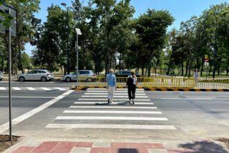 Noi scuaruri mediane au fost amenajate la trecerile de pietoni situate pe bulevardul Alexandru Lăpușneanu și în stațiunea Mamaia  1 1 1