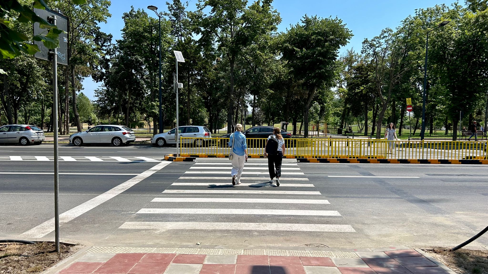 Noi scuaruri mediane au fost amenajate la trecerile de pietoni situate pe bulevardul Alexandru Lăpușneanu și în stațiunea Mamaia  1 1 1