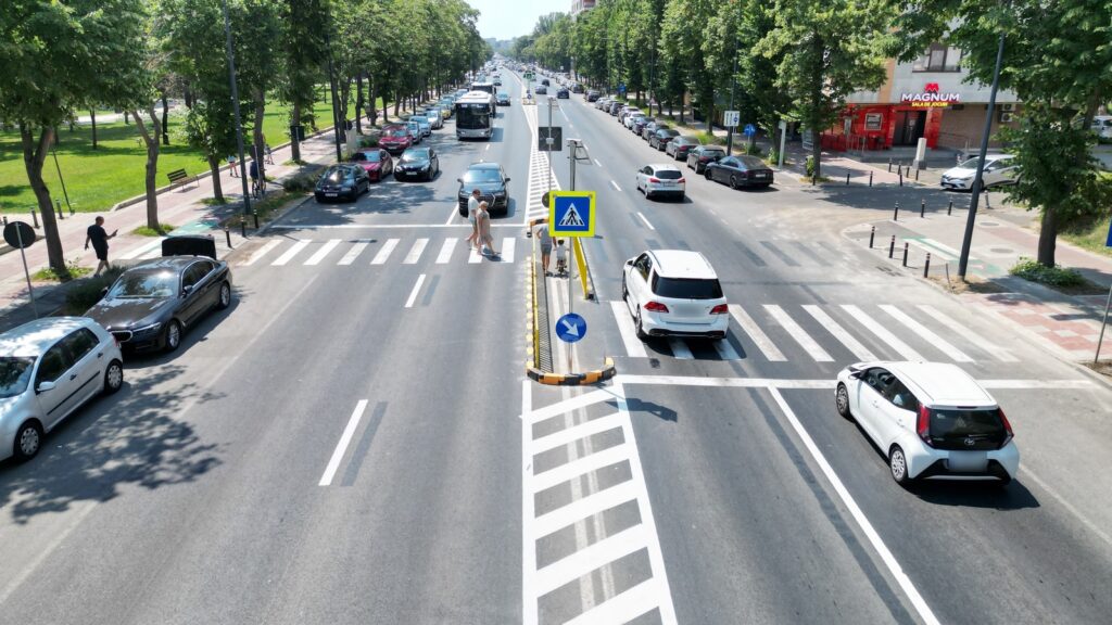 Noi scuaruri mediane au fost amenajate la trecerile de pietoni situate pe bulevardul Alexandru Lăpușneanu și în stațiunea Mamaia 7 Noi scuaruri mediane au fost amenajate la trecerile de pietoni situate pe bulevardul Alexandru Lăpușneanu și în stațiunea Mamaia 1 11 1