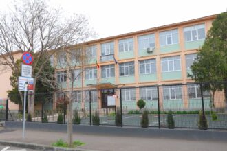 Clădirea Școlii Gimnaziale nr. 43 din Constanța va fi consolidată și reabilitată. Primarul a semnat contractul de finanțare 1 12
