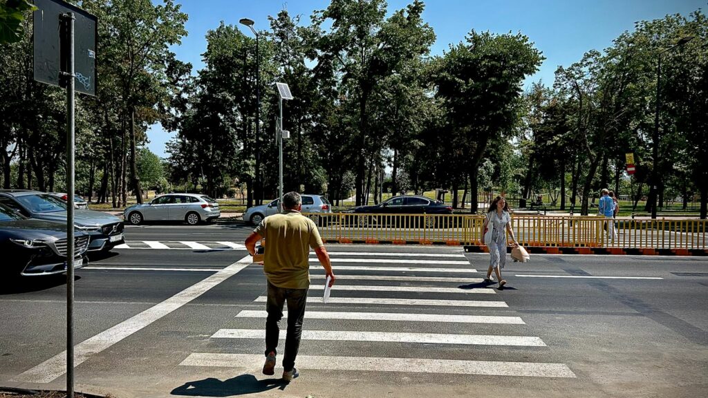Noi scuaruri mediane au fost amenajate la trecerile de pietoni situate pe bulevardul Alexandru Lăpușneanu și în stațiunea Mamaia 3 Noi scuaruri mediane au fost amenajate la trecerile de pietoni situate pe bulevardul Alexandru Lăpușneanu și în stațiunea Mamaia 1 2 4