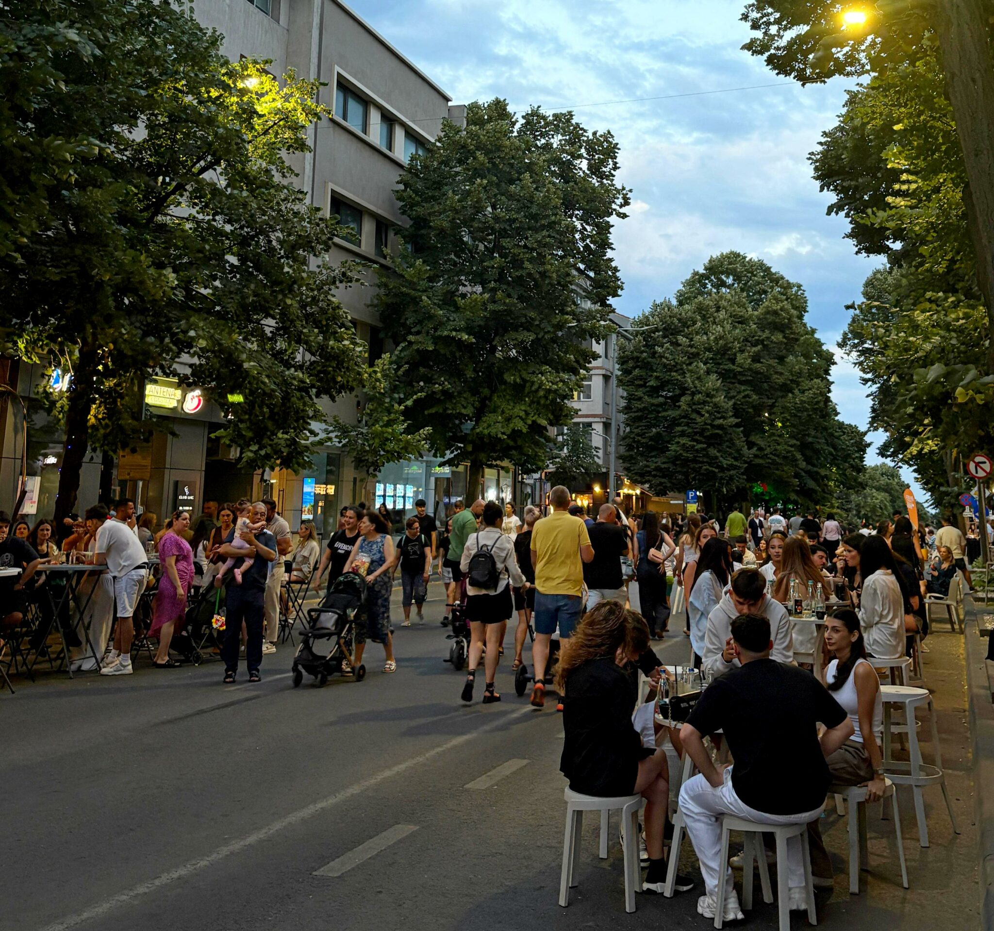 Weekend pietonal, din nou, pe bulevardul Tomis din Constanța 1 3 42