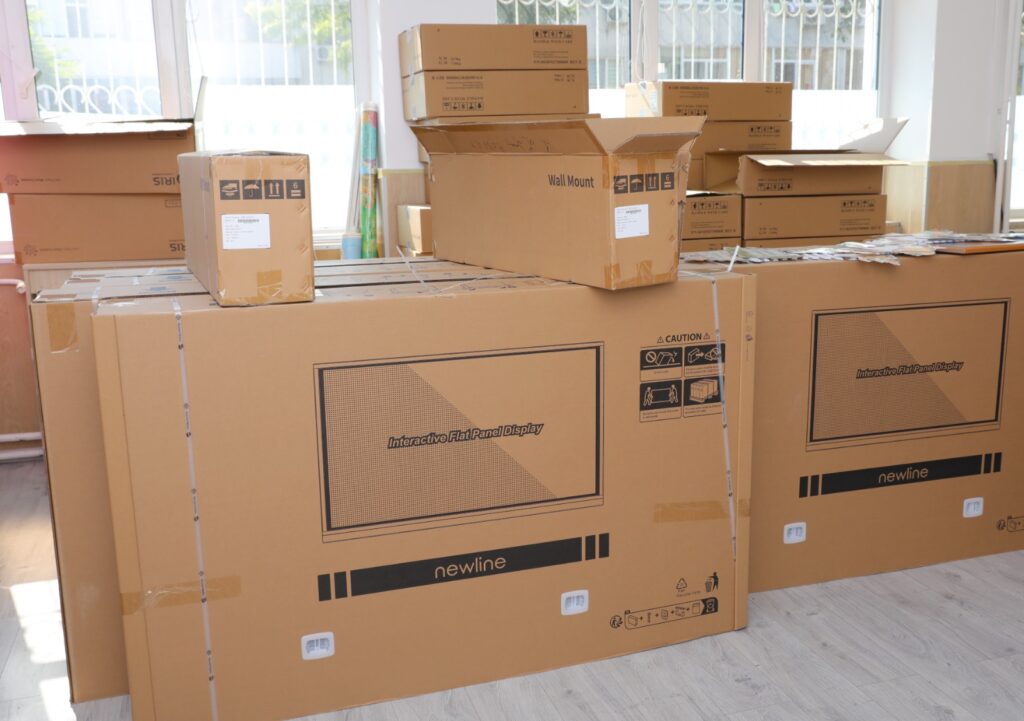 FOTO Primăria Constanța a demarat procesul de dotare a unităților de învățământ preuniversitar cu mobilier, materiale didactice și echipamente digitale 6 FOTO Primăria Constanța a demarat procesul de dotare a unităților de învățământ preuniversitar cu mobilier, materiale didactice și echipamente digitale 1 4