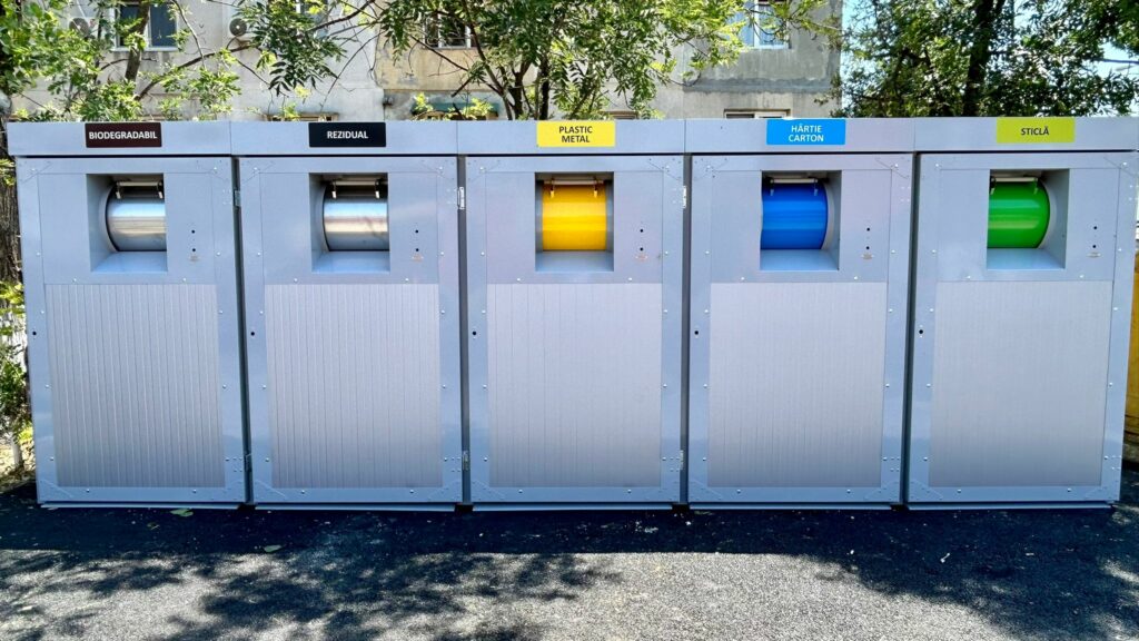 FOTO A început montarea primelor insule ecologice digitalizate care vor îmbunătăți sistemul de colectare a deșeurilor în municipiul Constanța 3 FOTO A început montarea primelor insule ecologice digitalizate care vor îmbunătăți sistemul de colectare a deșeurilor în municipiul Constanța 1 53