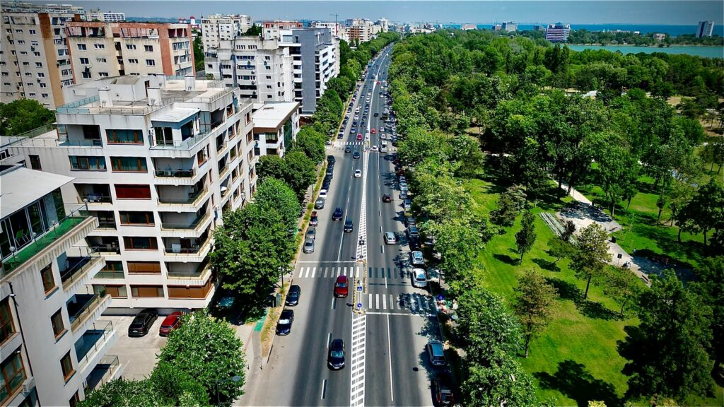 Noi scuaruri mediane au fost amenajate la trecerile de pietoni situate pe bulevardul Alexandru Lăpușneanu și în stațiunea Mamaia 2 Noi scuaruri mediane au fost amenajate la trecerile de pietoni situate pe bulevardul Alexandru Lăpușneanu și în stațiunea Mamaia 1 6