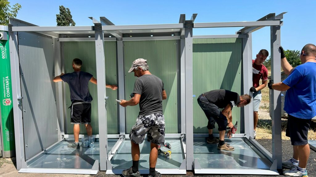 FOTO A început montarea primelor insule ecologice digitalizate care vor îmbunătăți sistemul de colectare a deșeurilor în municipiul Constanța 6 FOTO A început montarea primelor insule ecologice digitalizate care vor îmbunătăți sistemul de colectare a deșeurilor în municipiul Constanța 1 82 1