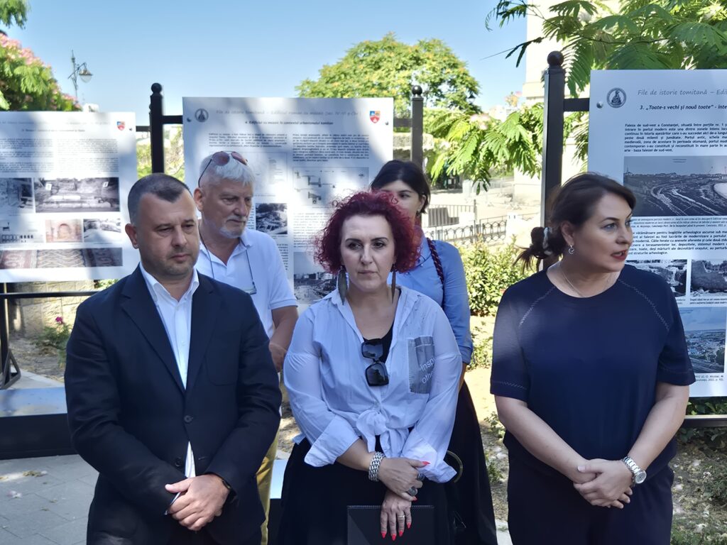FOTO VIDEO Expoziție în aer liber la Edificiul roman cu mozaic: „File de istorie tomitană” 4 FOTO VIDEO Expoziție în aer liber la Edificiul roman cu mozaic: „File de istorie tomitană” 107988a4 4acf 4e19 9e13 7c8933fbfa7b