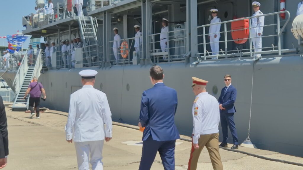 FOTO VIDEO Ministrul Apărării, prezent la preluarea de către România a comenzii Grupului operativ pentru combaterea minelor marine din Marea Neagră 27 FOTO VIDEO Ministrul Apărării, prezent la preluarea de către România a comenzii Grupului operativ pentru combaterea minelor marine din Marea Neagră 10e6a543 b87a 41d3 97cd b8154f38185b