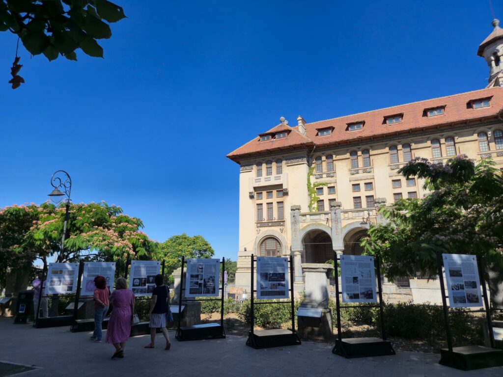 FOTO VIDEO Expoziție în aer liber la Edificiul roman cu mozaic: „File de istorie tomitană” 6 FOTO VIDEO Expoziție în aer liber la Edificiul roman cu mozaic: „File de istorie tomitană” 140b15f4 070f 4335 abca ab8db642ef43