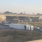 FOTO Un TIR încărcat cu sârmă s-a răsturnat în sensul giratoriu de la Agigea 16b7bccd 7659 43b5 8bac fe7c32adf77d