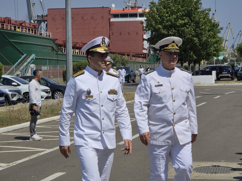 FOTO VIDEO Ministrul Apărării, prezent la preluarea de către România a comenzii Grupului operativ pentru combaterea minelor marine din Marea Neagră 16 FOTO VIDEO Ministrul Apărării, prezent la preluarea de către România a comenzii Grupului operativ pentru combaterea minelor marine din Marea Neagră 189236db 9d84 465f 9bcb d3e7a051735b