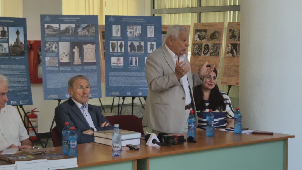 FOTO VIDEO Emil Constantinescu participă la vernisajul dedicat patrimoniului natural și cultural al Dobrogei, la Constanța 7 FOTO VIDEO Emil Constantinescu participă la vernisajul dedicat patrimoniului natural și cultural al Dobrogei, la Constanța 236f01d9 dd70 4a6b 99e3 baf29cf74b9b