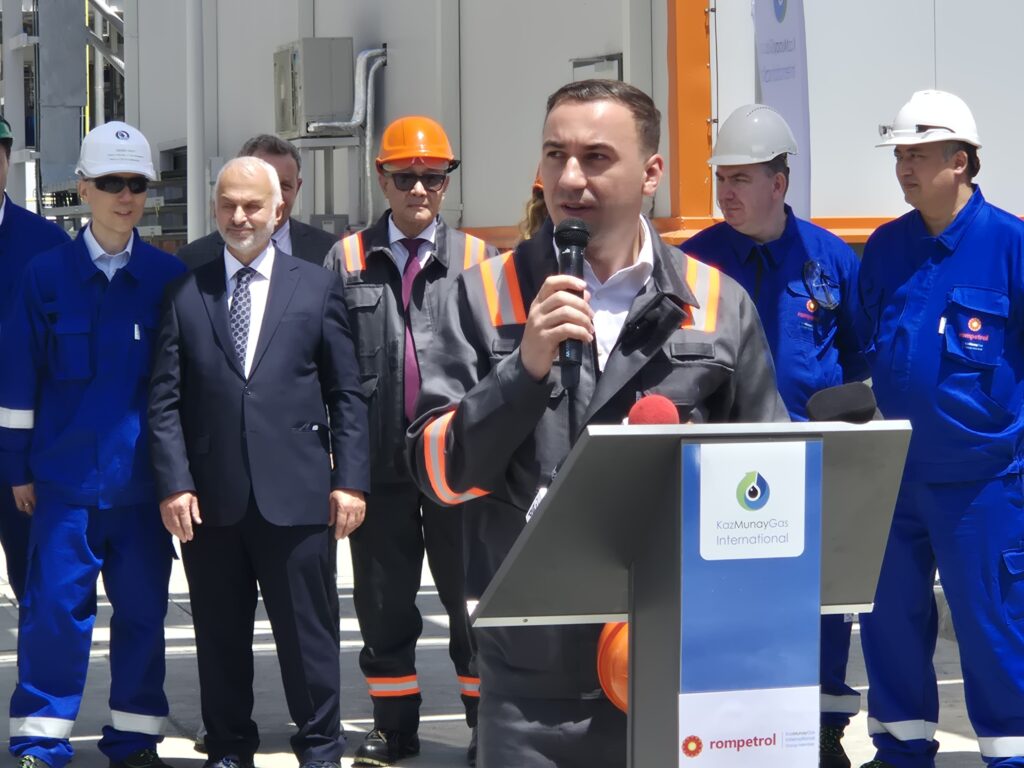 FOTO VIDEO Ministrul Energiei, în vizită la centrala de cogenerare de la rafinăria Petromidia/ „Mă voi muta la un furnizor care are un preț mai bun” LIVE TEXT 2fc791e0 5d5f 489d 8ed5 4ed031a62874