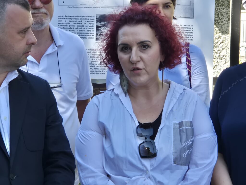 FOTO VIDEO Expoziție în aer liber la Edificiul roman cu mozaic: „File de istorie tomitană” 13 FOTO VIDEO Expoziție în aer liber la Edificiul roman cu mozaic: „File de istorie tomitană” 30cfd8d6 aeff 4d18 85eb 6a5d0ea995cb