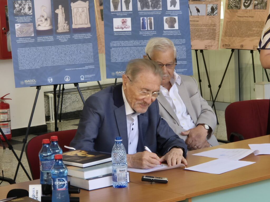 FOTO VIDEO Emil Constantinescu participă la vernisajul dedicat patrimoniului natural și cultural al Dobrogei, la Constanța 22 FOTO VIDEO Emil Constantinescu participă la vernisajul dedicat patrimoniului natural și cultural al Dobrogei, la Constanța 31ba24e2 9441 47f0 9cb4 4366f62c0593
