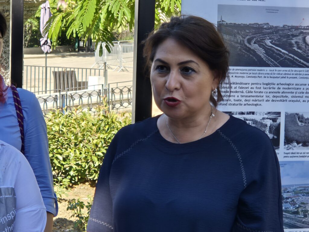 FOTO VIDEO Expoziție în aer liber la Edificiul roman cu mozaic: „File de istorie tomitană” 9 FOTO VIDEO Expoziție în aer liber la Edificiul roman cu mozaic: „File de istorie tomitană” 31d778c2 f818 46fd ab9d 695057549a23